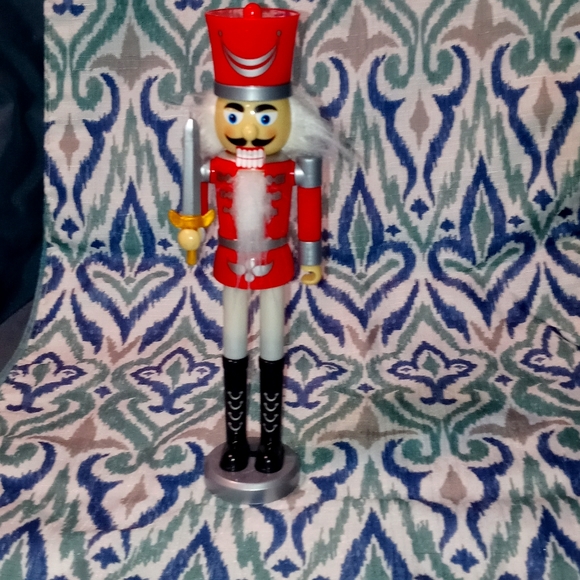 Multicolored nutcracker set - Picture 2 of 7
